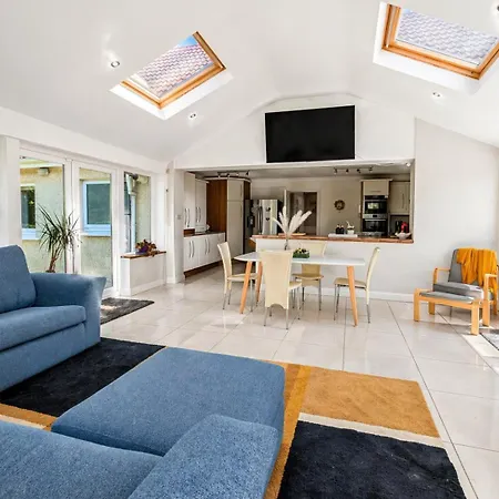 Hideout With Free Parking With Access