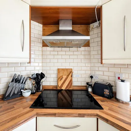 Hideout With Free Parking With Access *