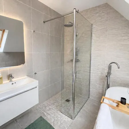Hideout With Free Parking With Access * בטיסטאון