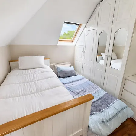 Hideout With Free Parking With Access
